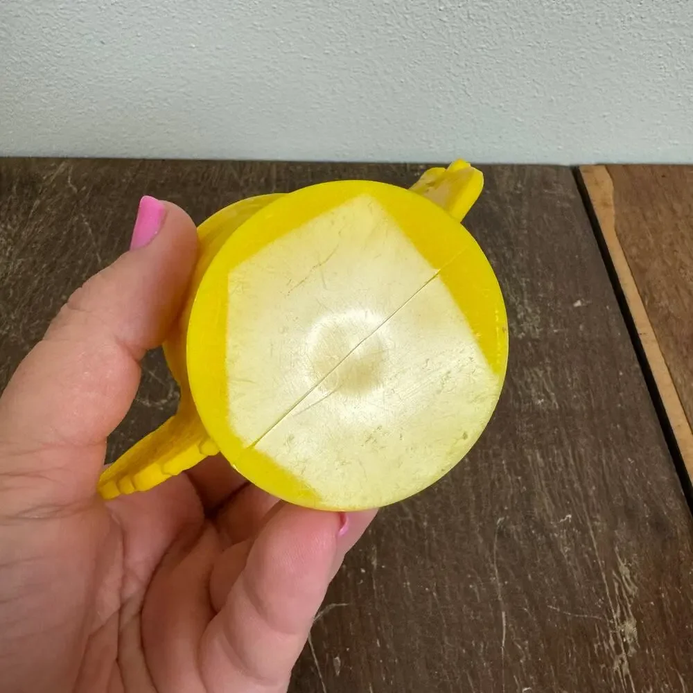 Vintage Plastic Yellow Chicken Egg Cup‎